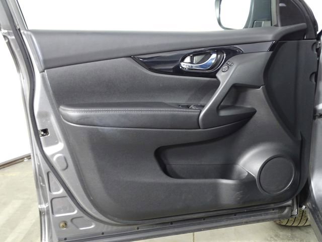 Used 2020 Nissan Rogue Sport SV image 16