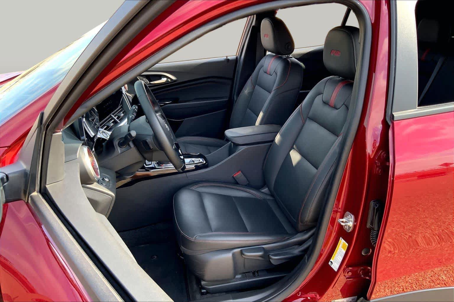 Used 2025 Chevrolet Trax RS w/ Driver Confidence Package FWD image 8