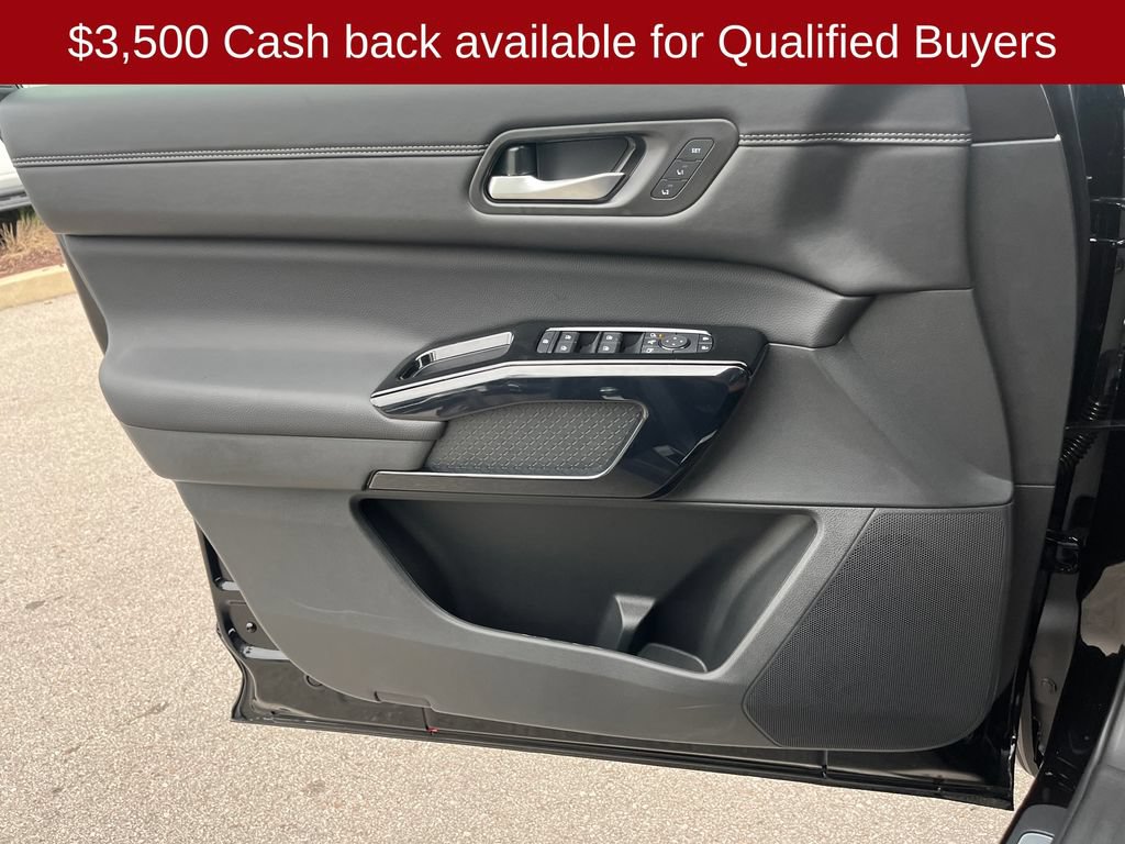 New 2026 Nissan Pathfinder Platinum FWD image 12
