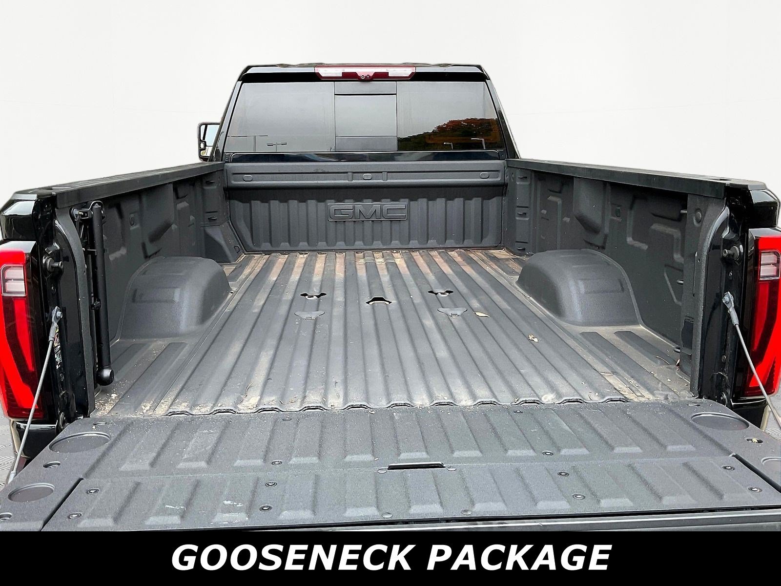 Used 2024 GMC Sierra 3500 Denali w/ Technology Package AWD/4WD image 7