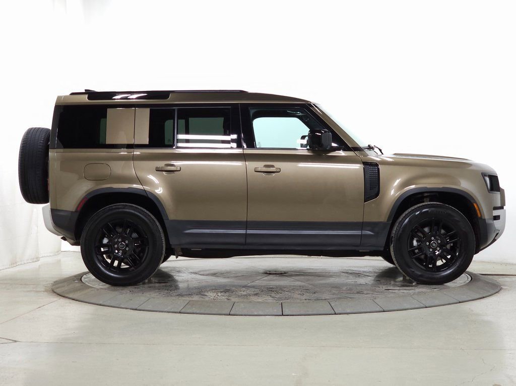 Used 2025 Land Rover Defender 110 S image 8