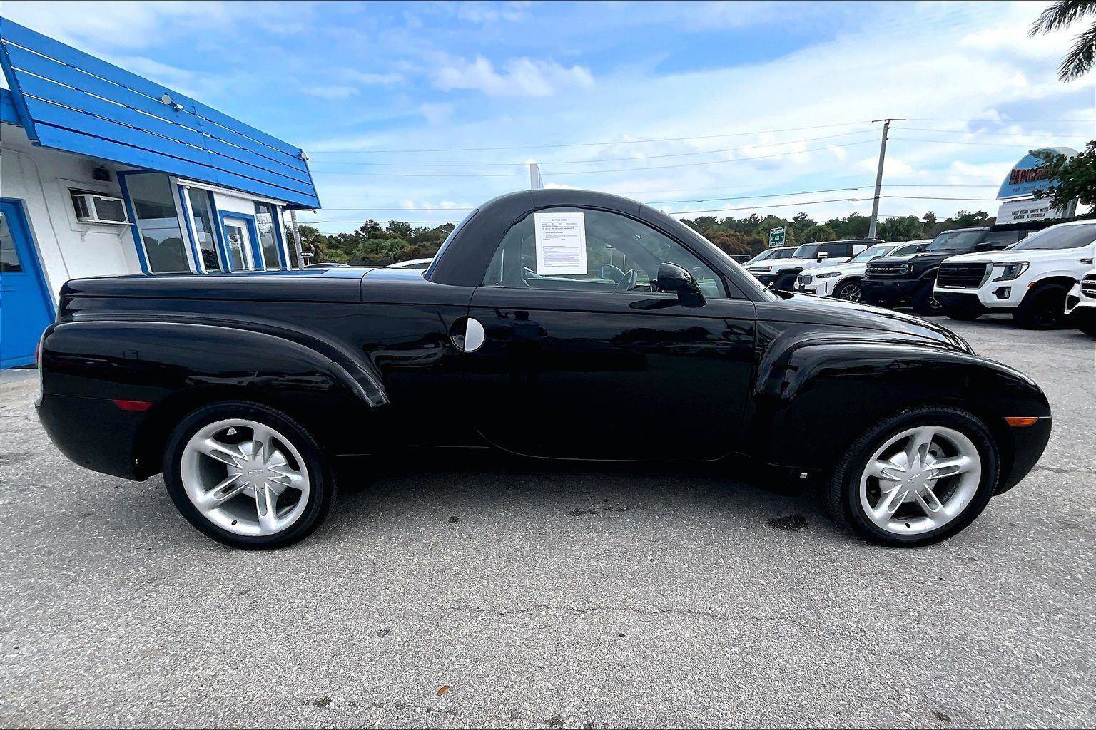 Used 2006 Chevrolet SSR w/ Preferred Equipment Group image 26