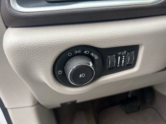 Used 2018 Chrysler Pacifica Touring-L image 17