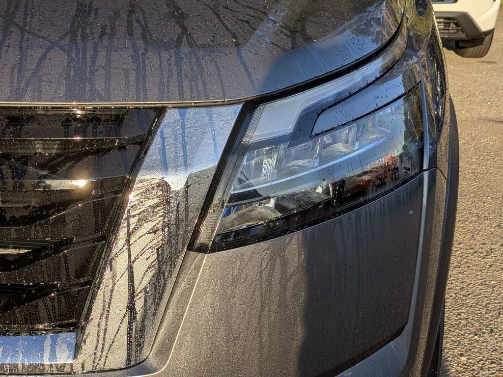 New 2025 Nissan Pathfinder SV image 10