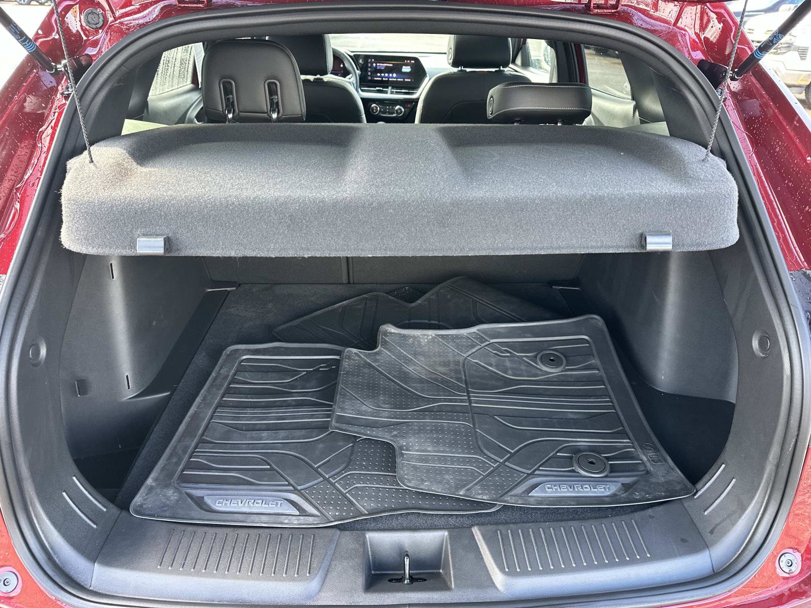 Certified 2025 Chevrolet Trax RS w/ Sunroof Package image 9