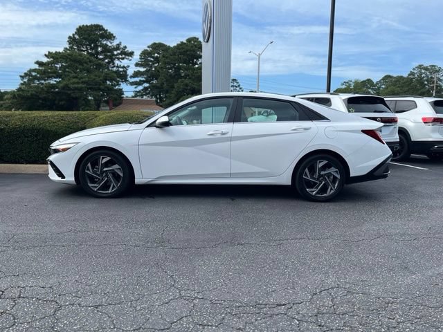 Used 2026 Hyundai Elantra Limited FWD image 4