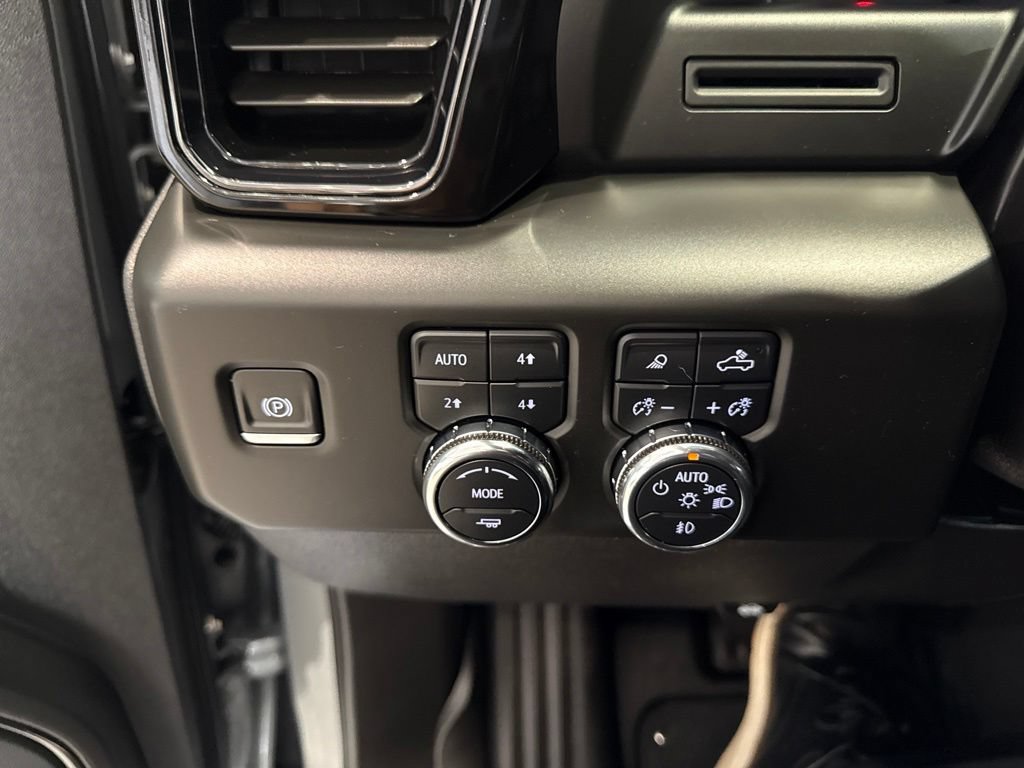 Used 2025 GMC Sierra 1500 AT4 w/ AT4 Premium Package AWD/4WD image 33