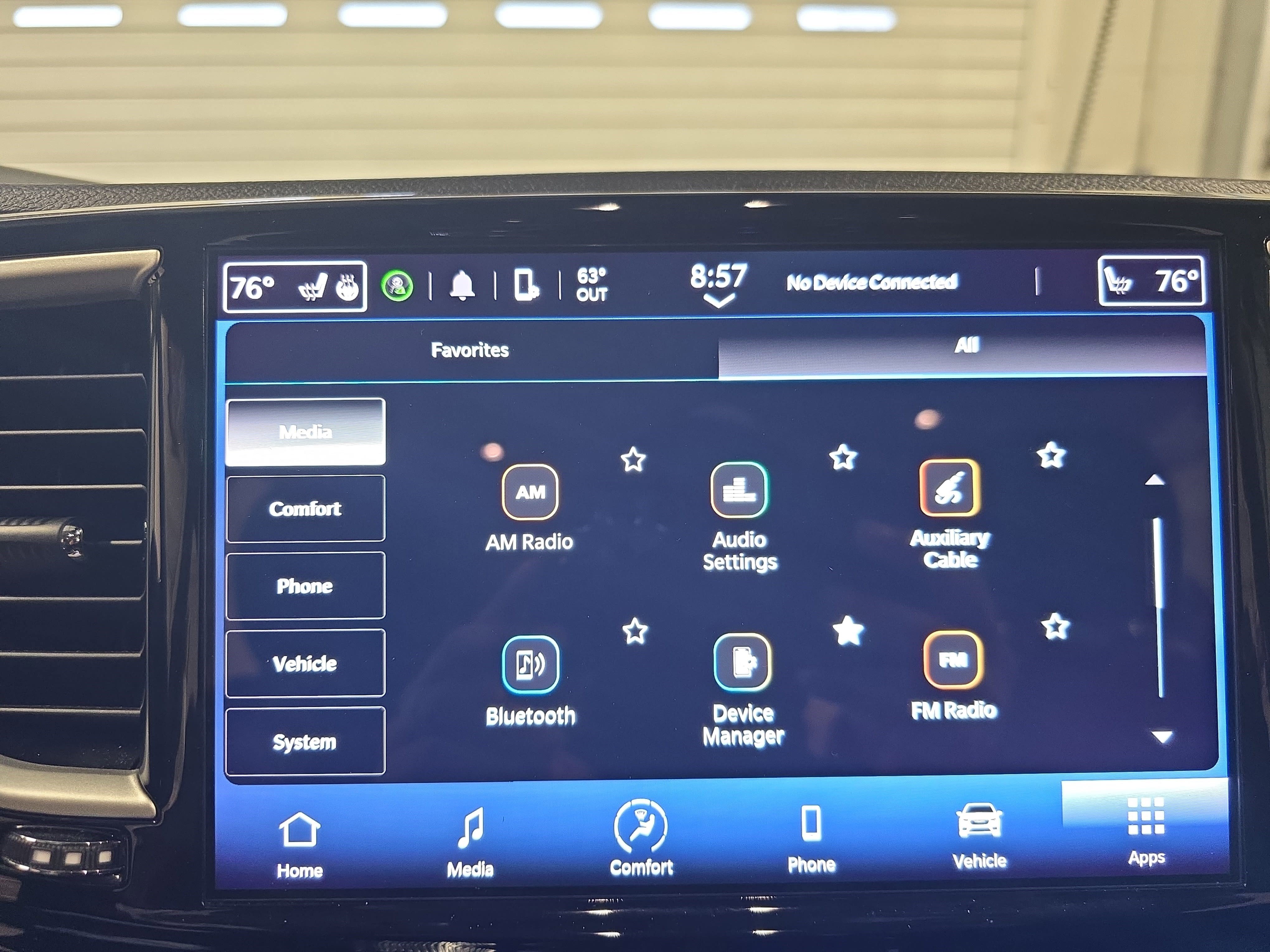 Used 2024 Chrysler Pacifica Touring-L image 19