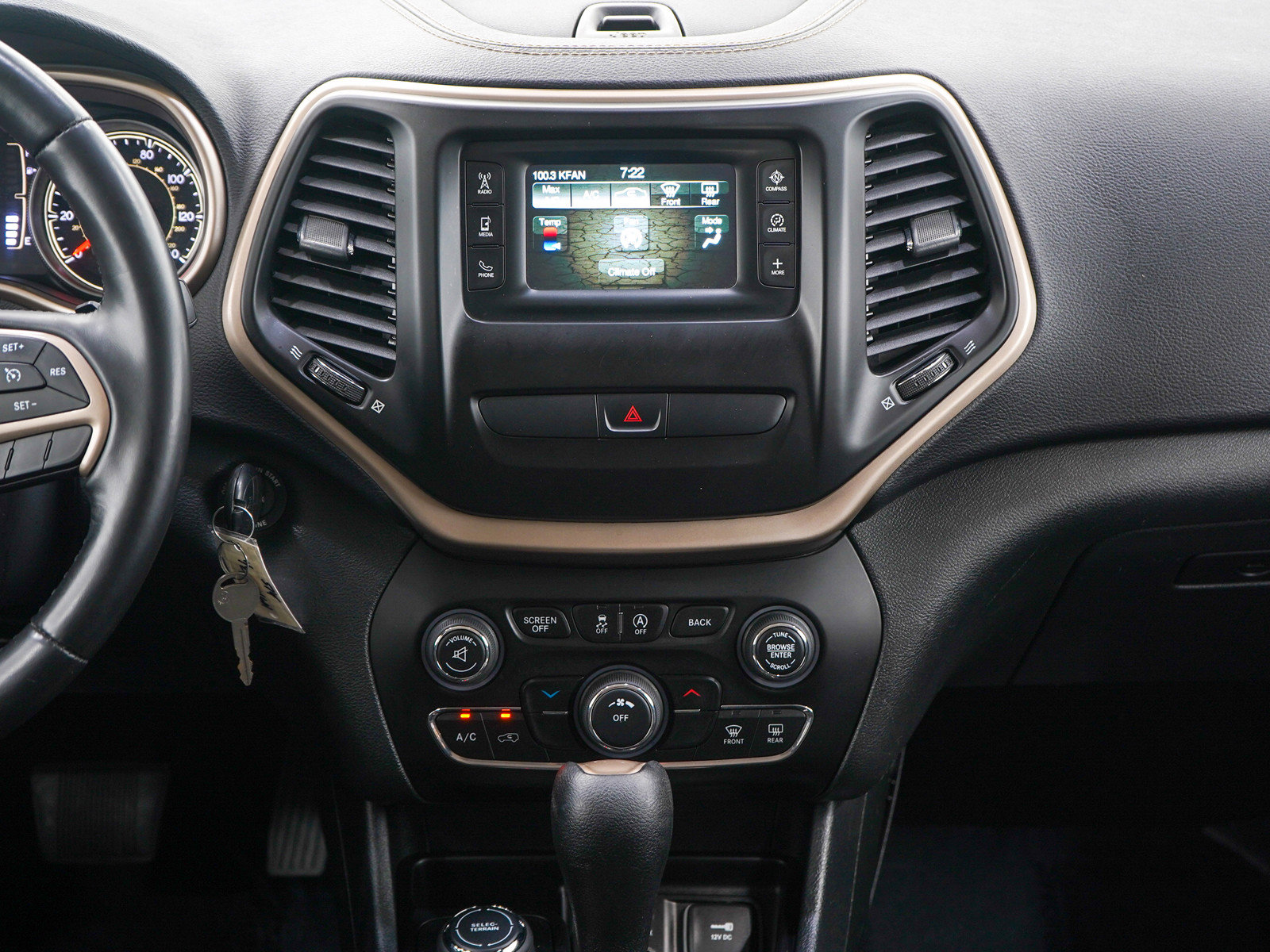 Used 2015 Jeep Cherokee Latitude AWD/4WD image 16