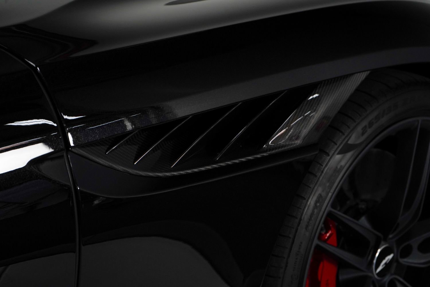 Used 2022 Aston Martin DBS Superleggera Volante RWD image 26
