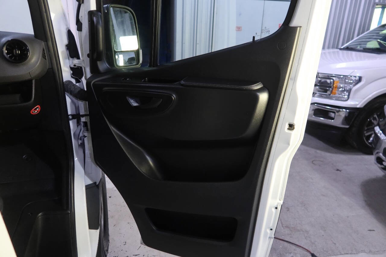 Used 2023 Mercedes-Benz Sprinter 2500 image 14