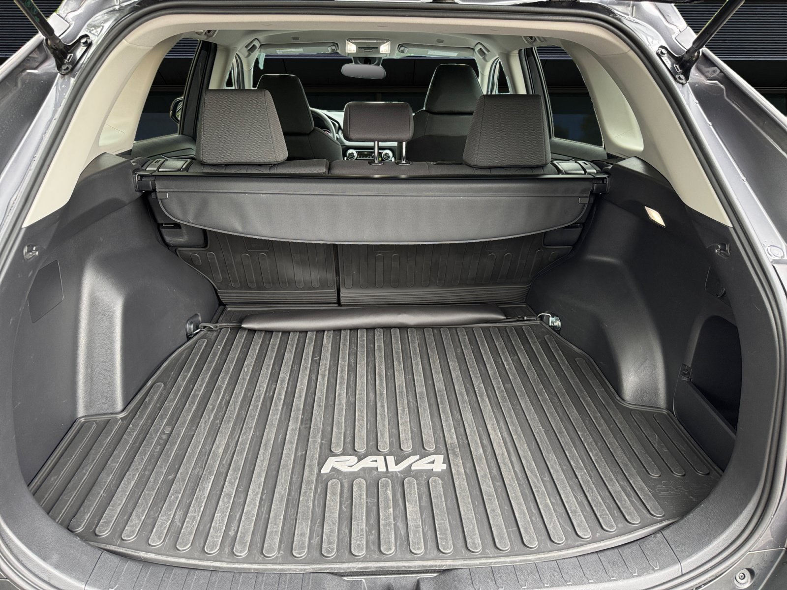 Used 2023 Toyota RAV4 XLE AWD/4WD image 10