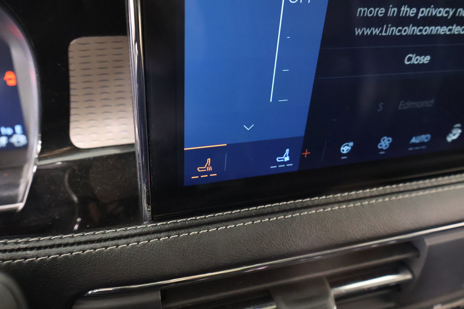 Used 2024 Lincoln Corsair Reserve w/ Equipment Group 201A image 8