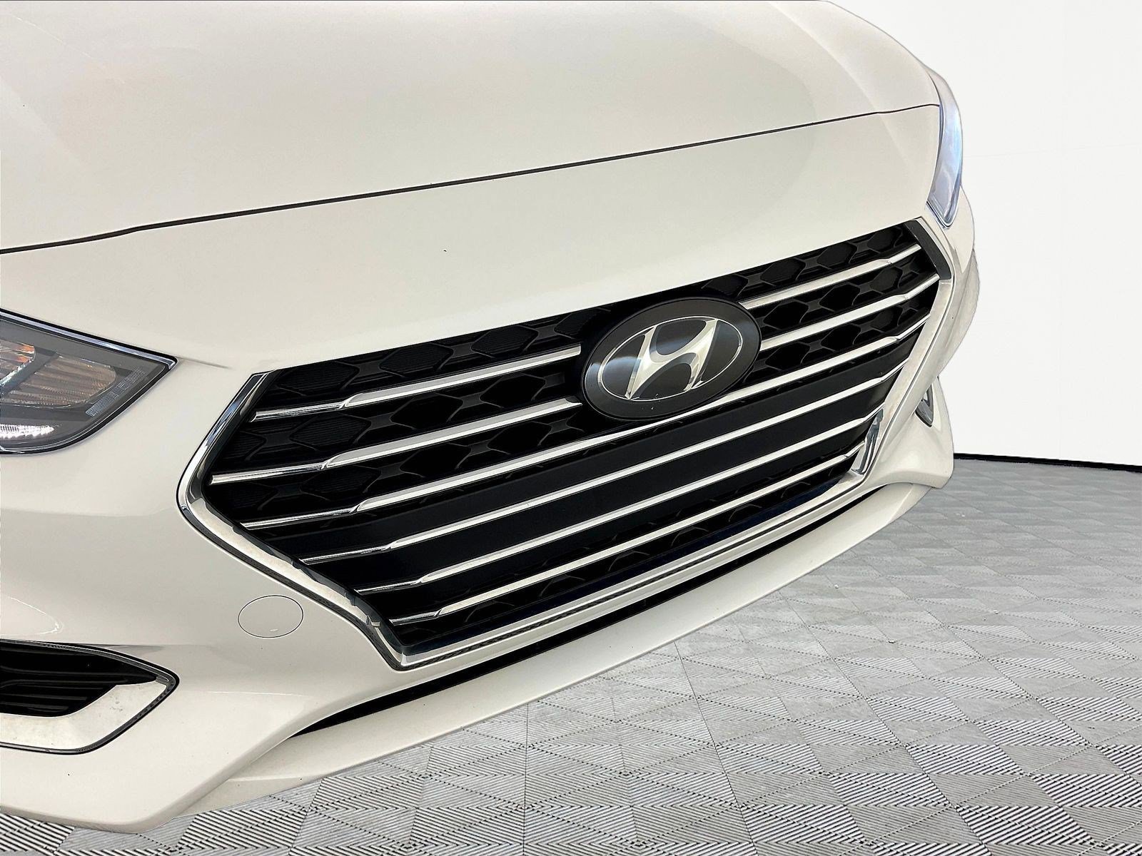 Used 2022 Hyundai Accent Limited FWD image 30