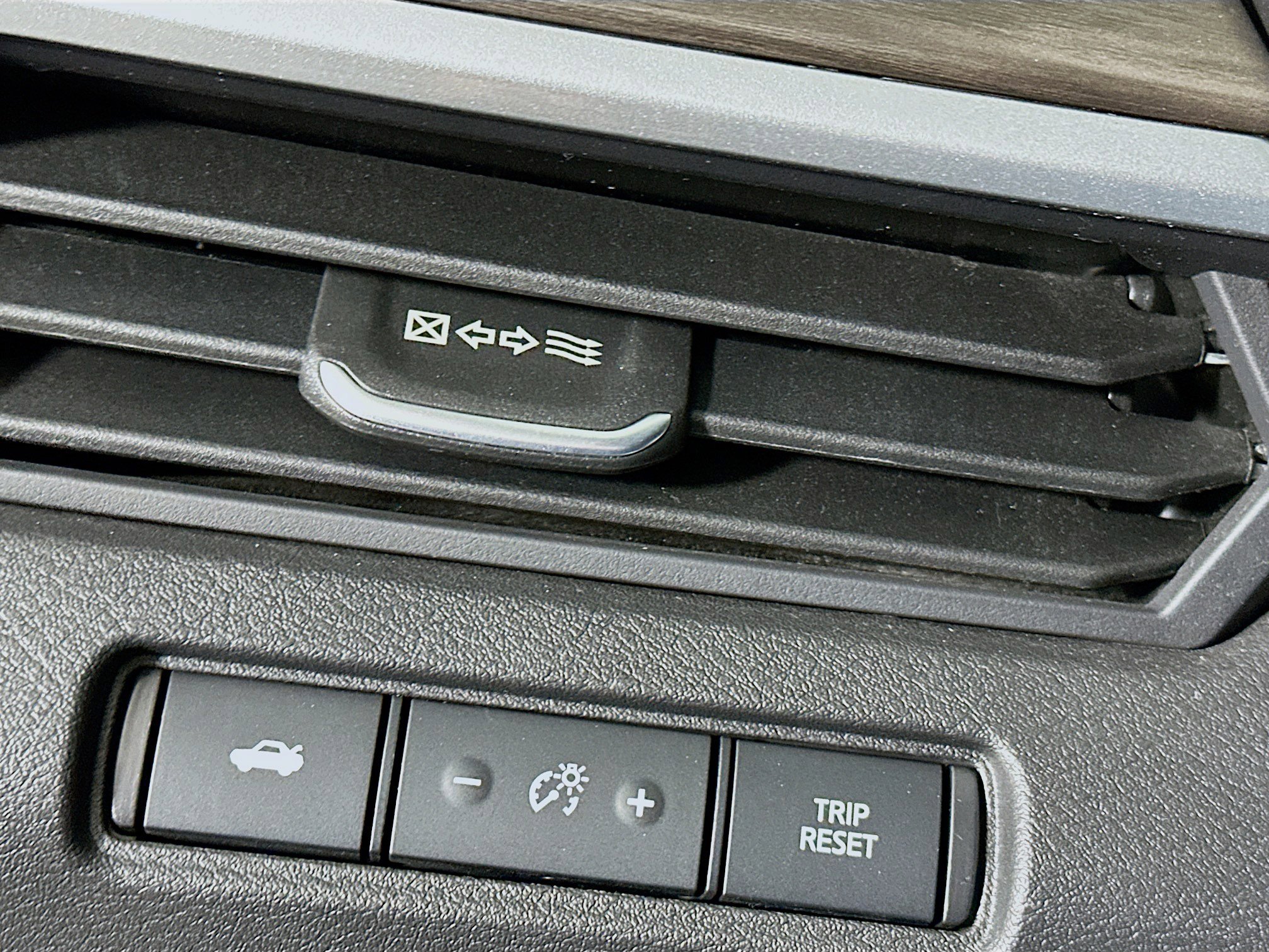 Used 2025 Nissan Altima 2.5 SV image 17