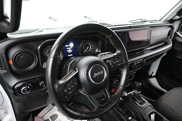 Used 2024 Jeep Gladiator Mojave w/ Technology Group AWD/4WD image 22