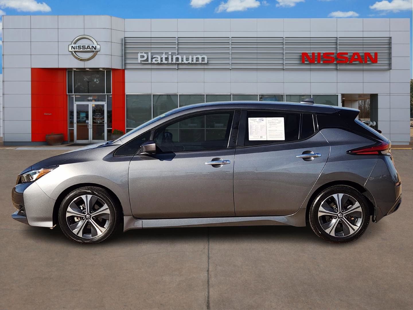 Used 2021 Nissan Leaf SV w/ SV Technology Package image 3