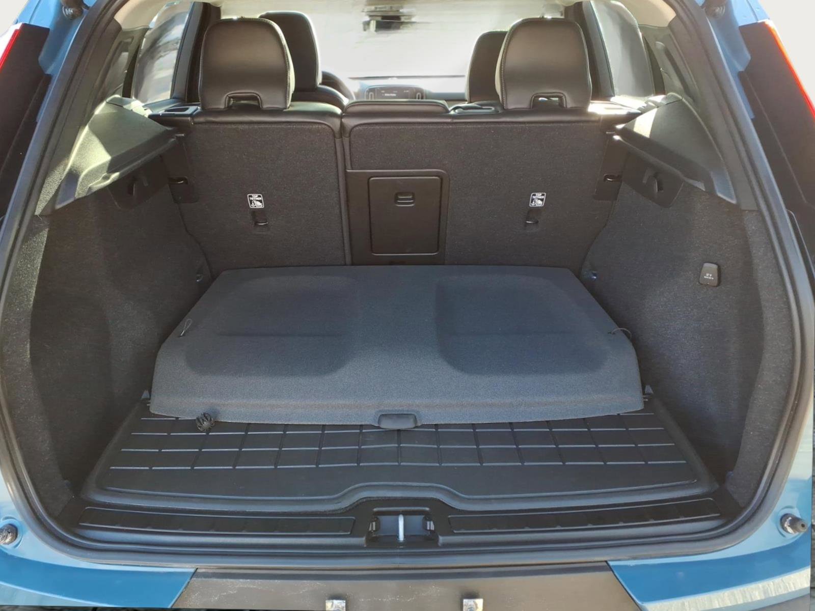 Certified 2023 Volvo XC40 B5 Plus w/ Driver Assist Package image 16