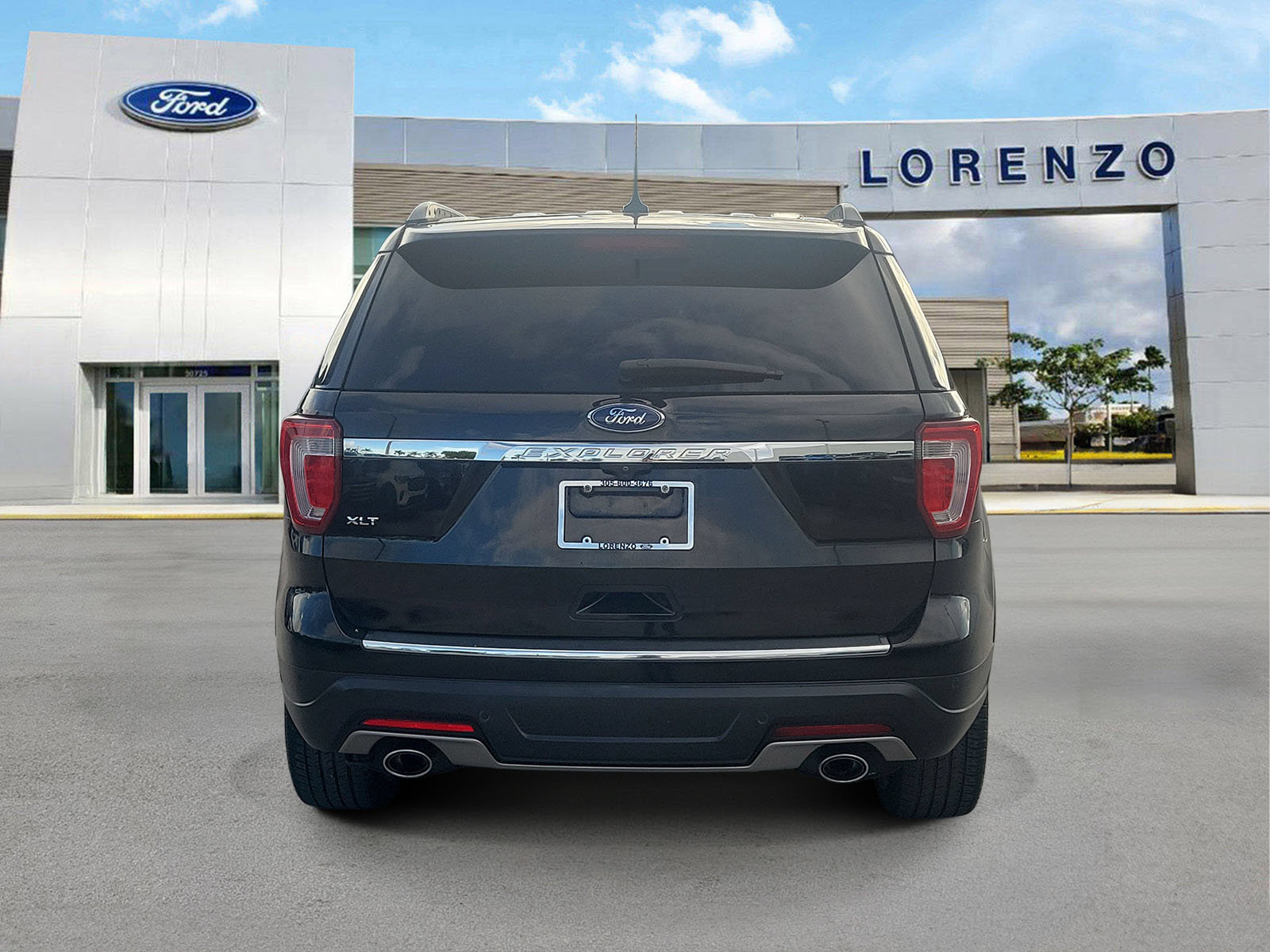 Used 2018 Ford Explorer XLT w/ Equipment Group 202A FWD image 6