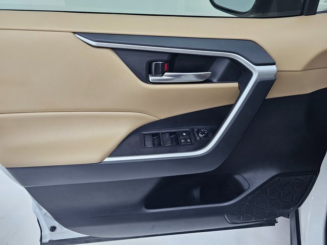 Used 2021 Toyota RAV4 XLE w/ Convenience Package image 24