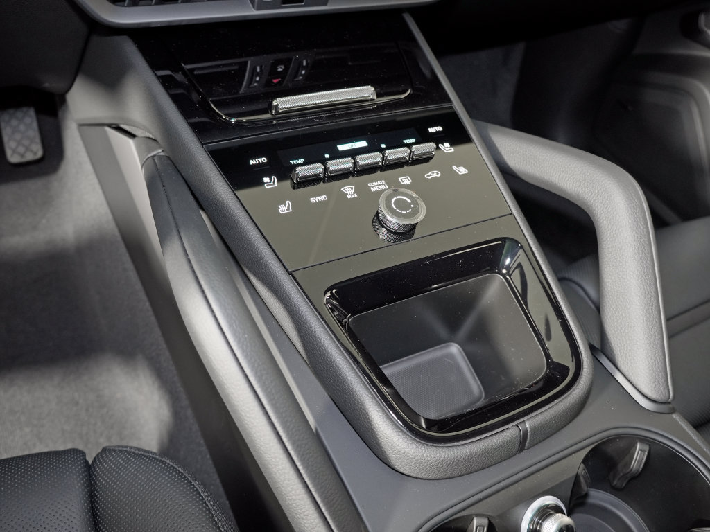 New 2026 Porsche Cayenne Coupe AWD/4WD image 30