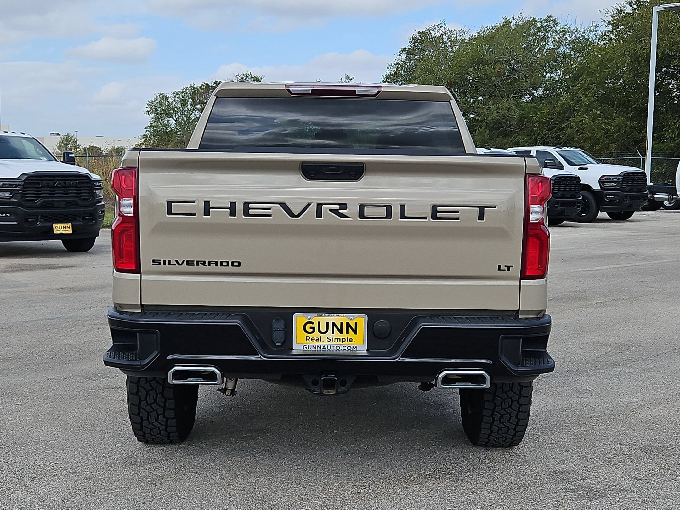 Used 2023 Chevrolet Silverado 1500 LT Trail Boss w/ LPO, Dark Essentials Package AWD/4WD image 4