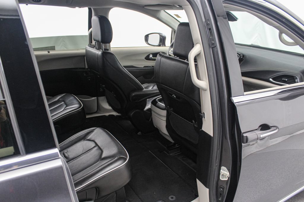 Used 2022 Chrysler Pacifica Limited FWD image 22