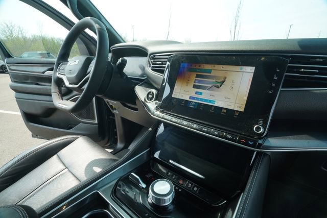 Used 2024 Jeep Wagoneer 4WD w/ Premium Group I image 36