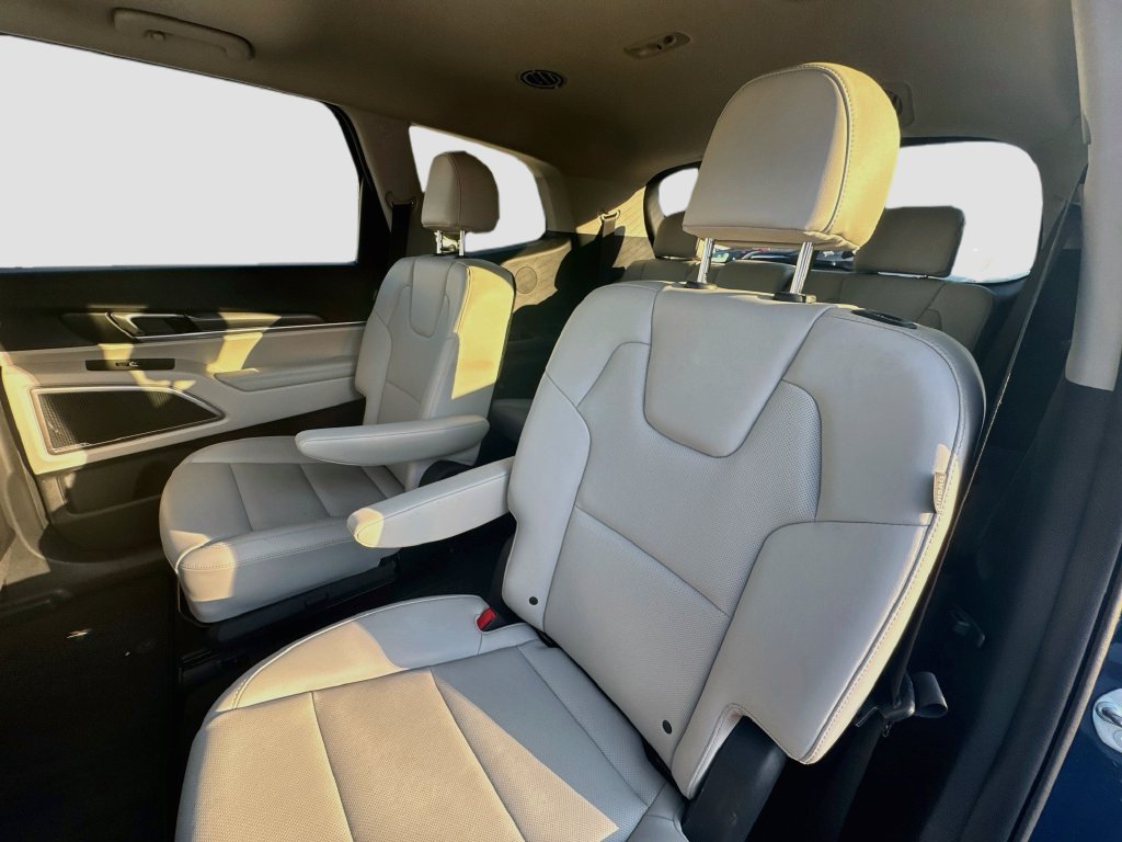 Certified 2024 Kia Telluride S w/ S Sunroof Package AWD/4WD image 29