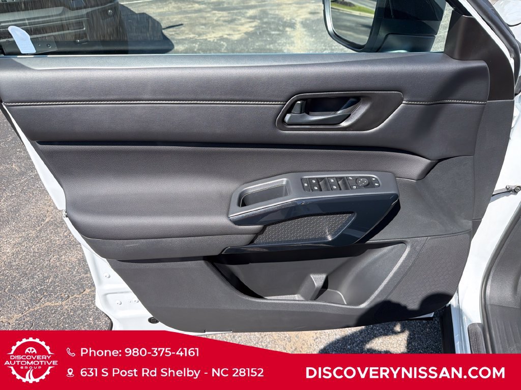 New 2026 Nissan Pathfinder SV w/ SV Premium Package FWD image 10