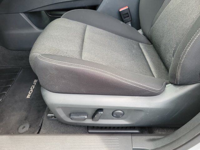 Used 2024 Nissan Rogue SV AWD/4WD image 15