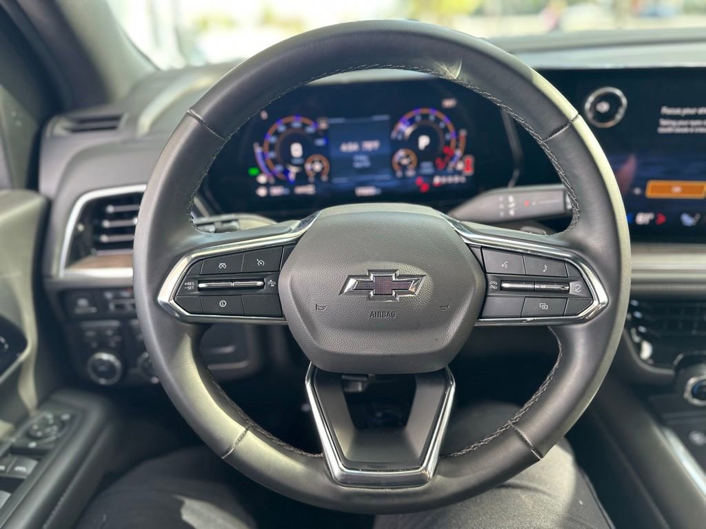 Used 2025 Chevrolet Suburban Z71 image 6