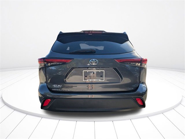 Used 2022 Toyota Highlander XLE image 4