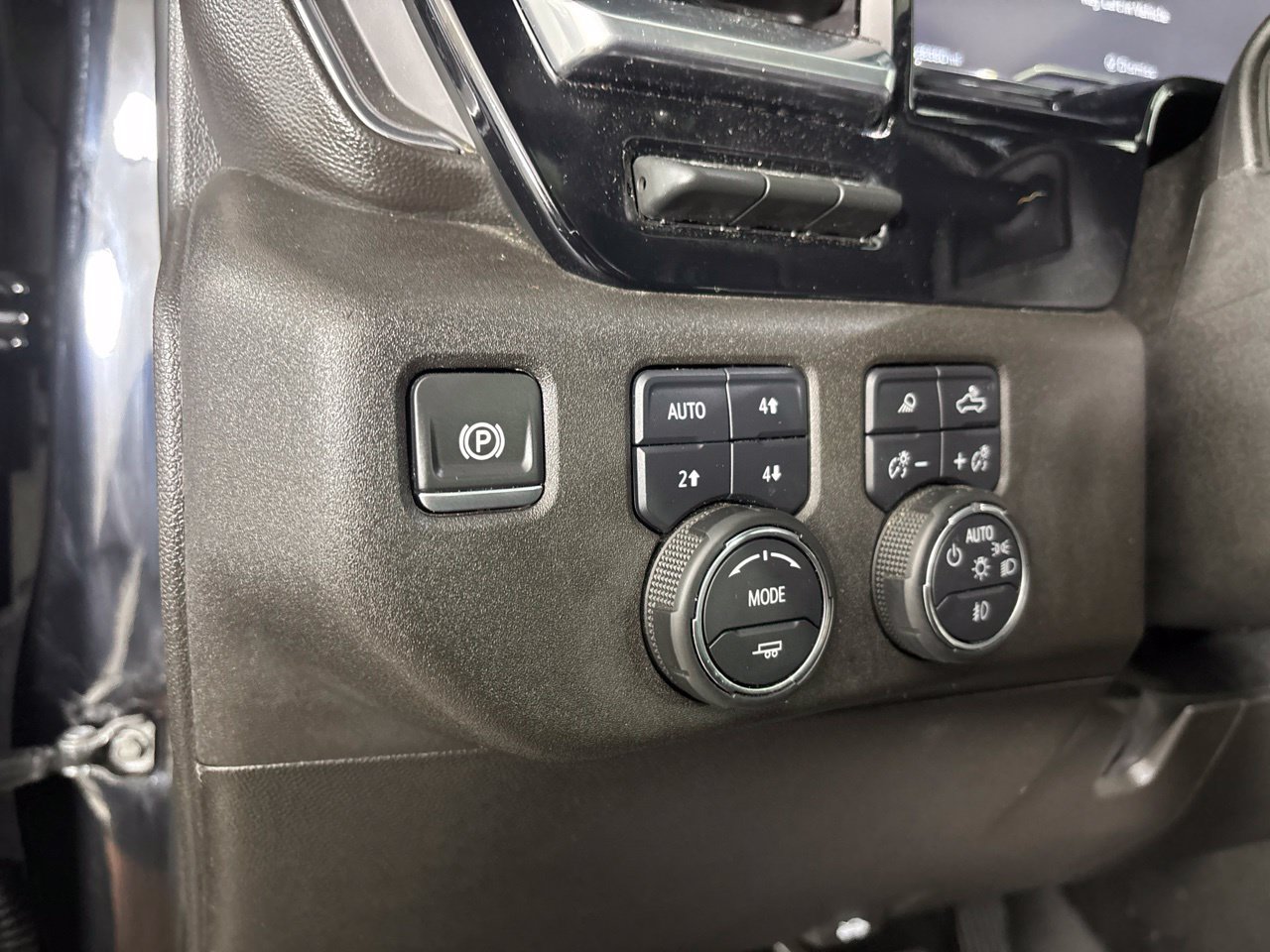 Used 2024 Chevrolet Silverado 2500 High Country w/ High Country Premium Package AWD/4WD image 8