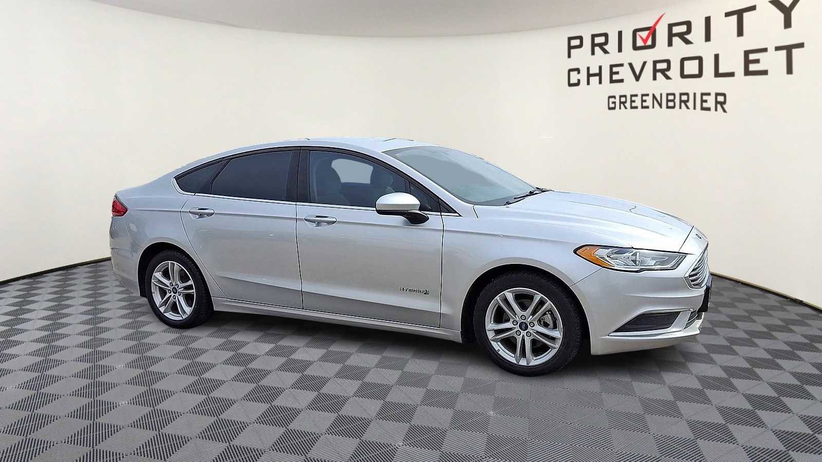 Used 2018 Ford Fusion S image 2