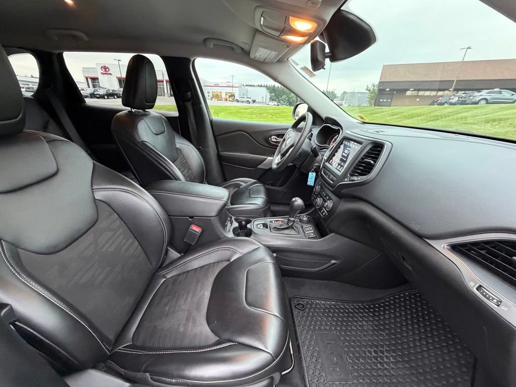 Used 2022 Jeep Cherokee Latitude AWD/4WD image 35