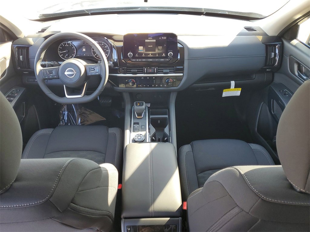 New 2025 Nissan Pathfinder SV image 7