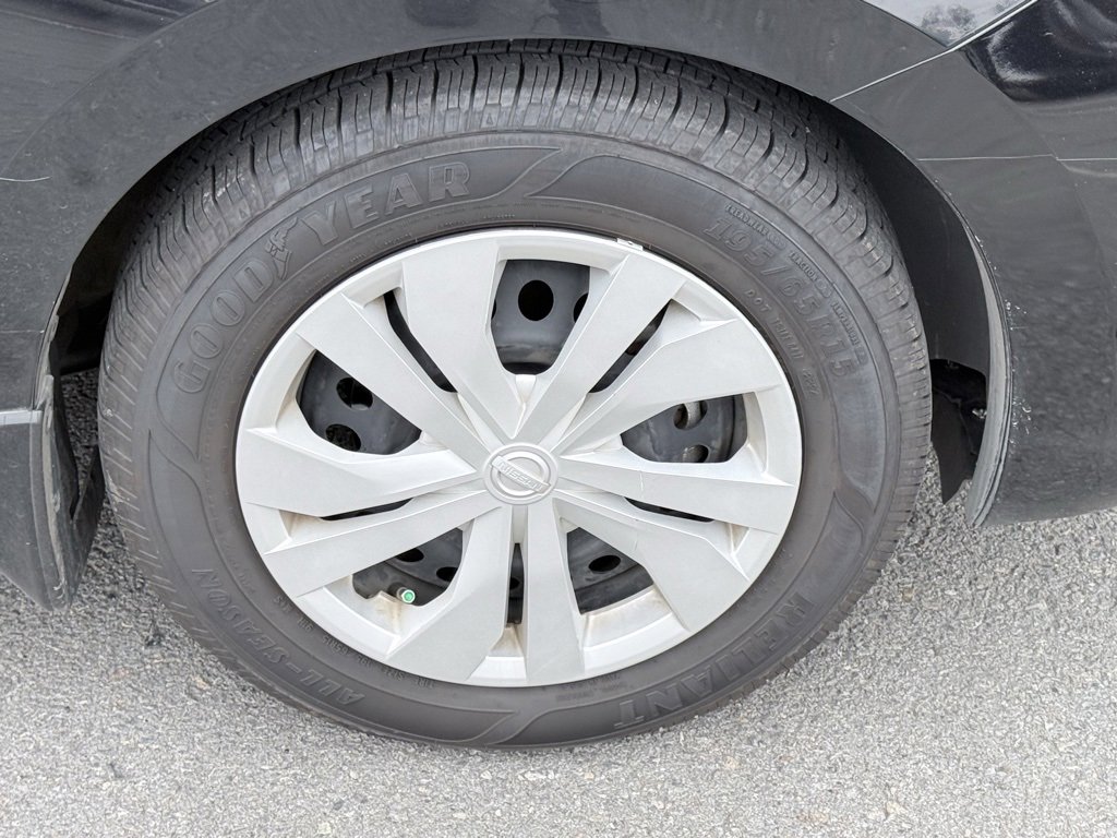 Used 2021 Nissan Versa S image 32