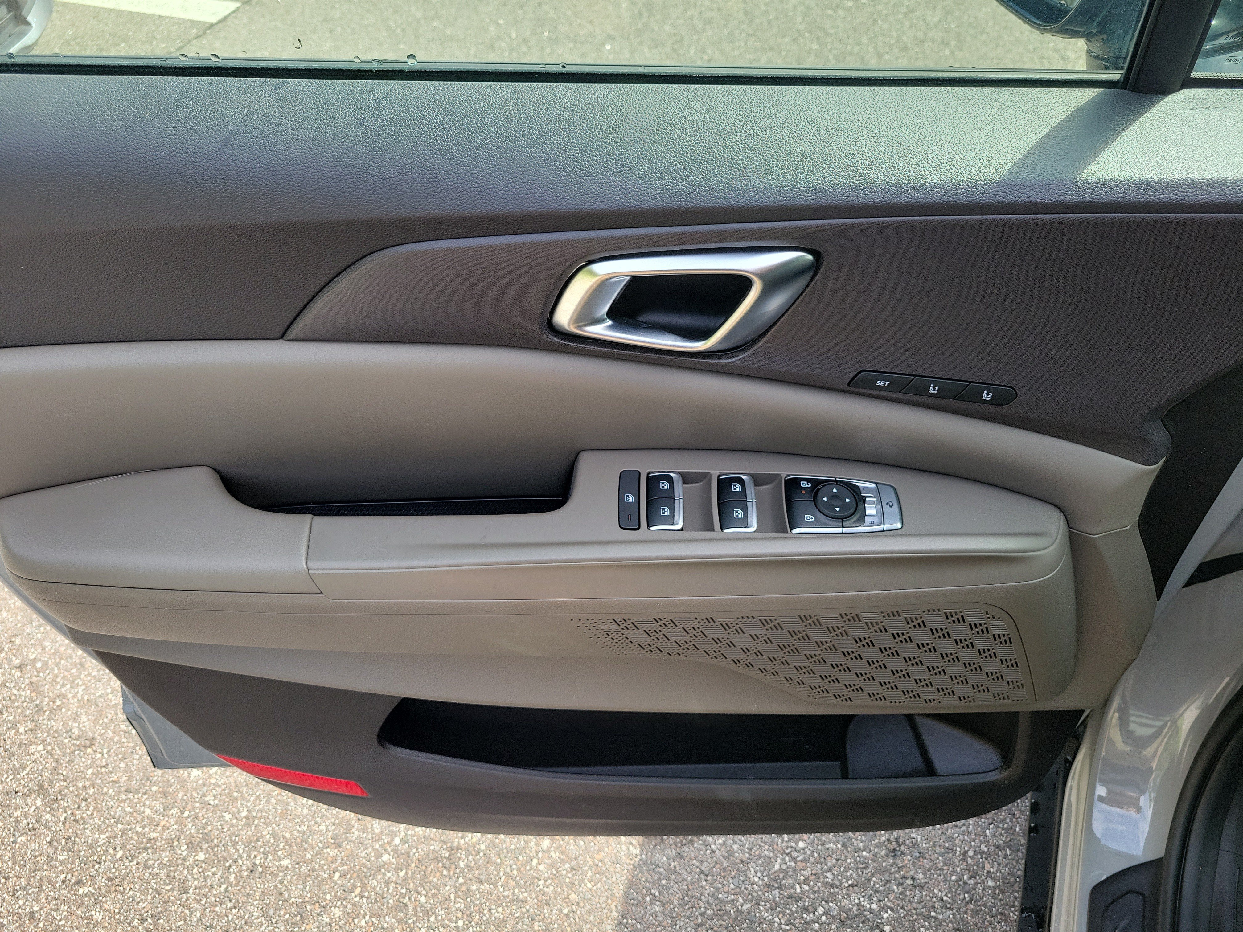 Certified 2025 Kia Carnival EX FWD image 20