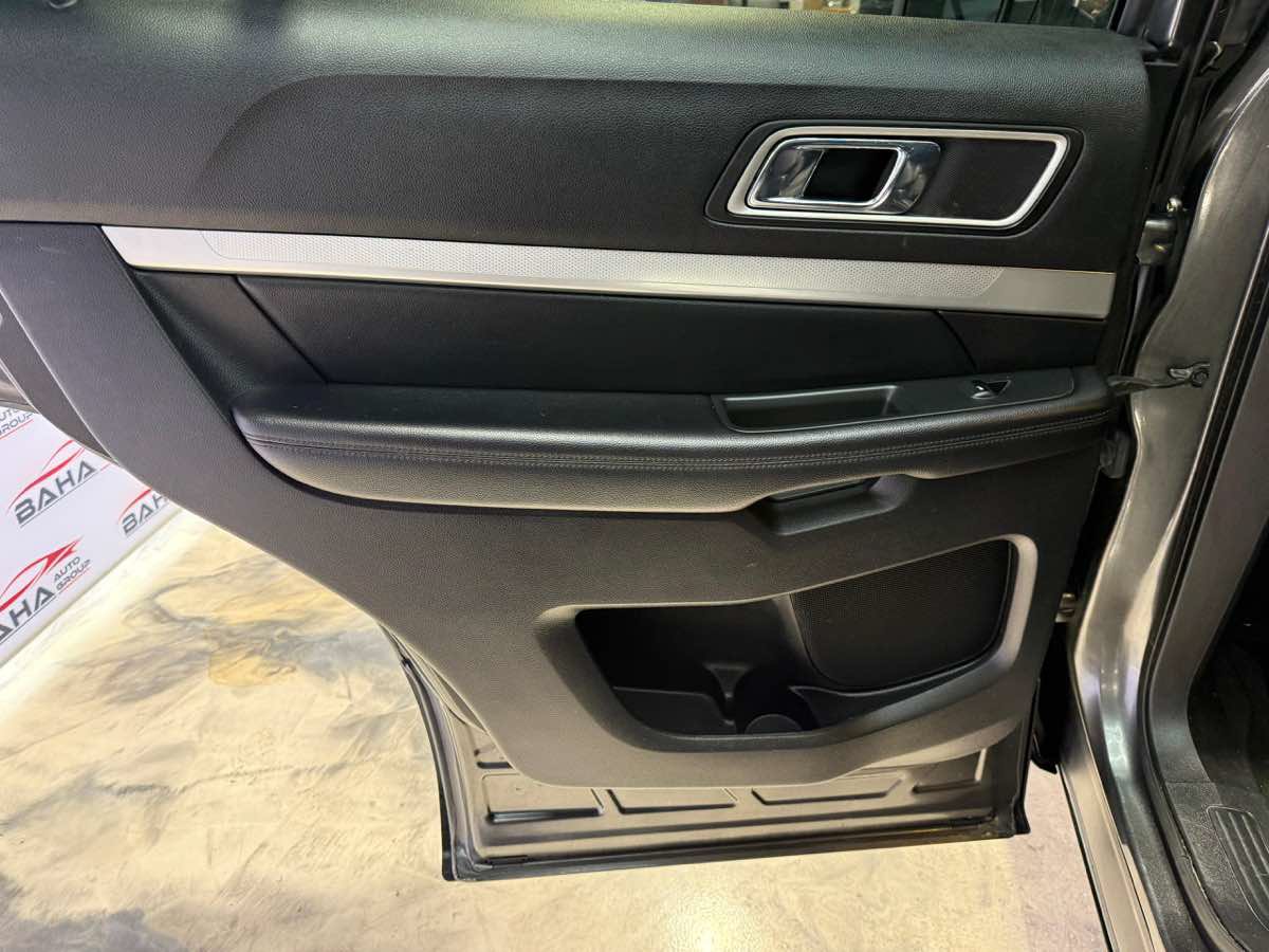 Used 2017 Ford Explorer XLT AWD/4WD image 45