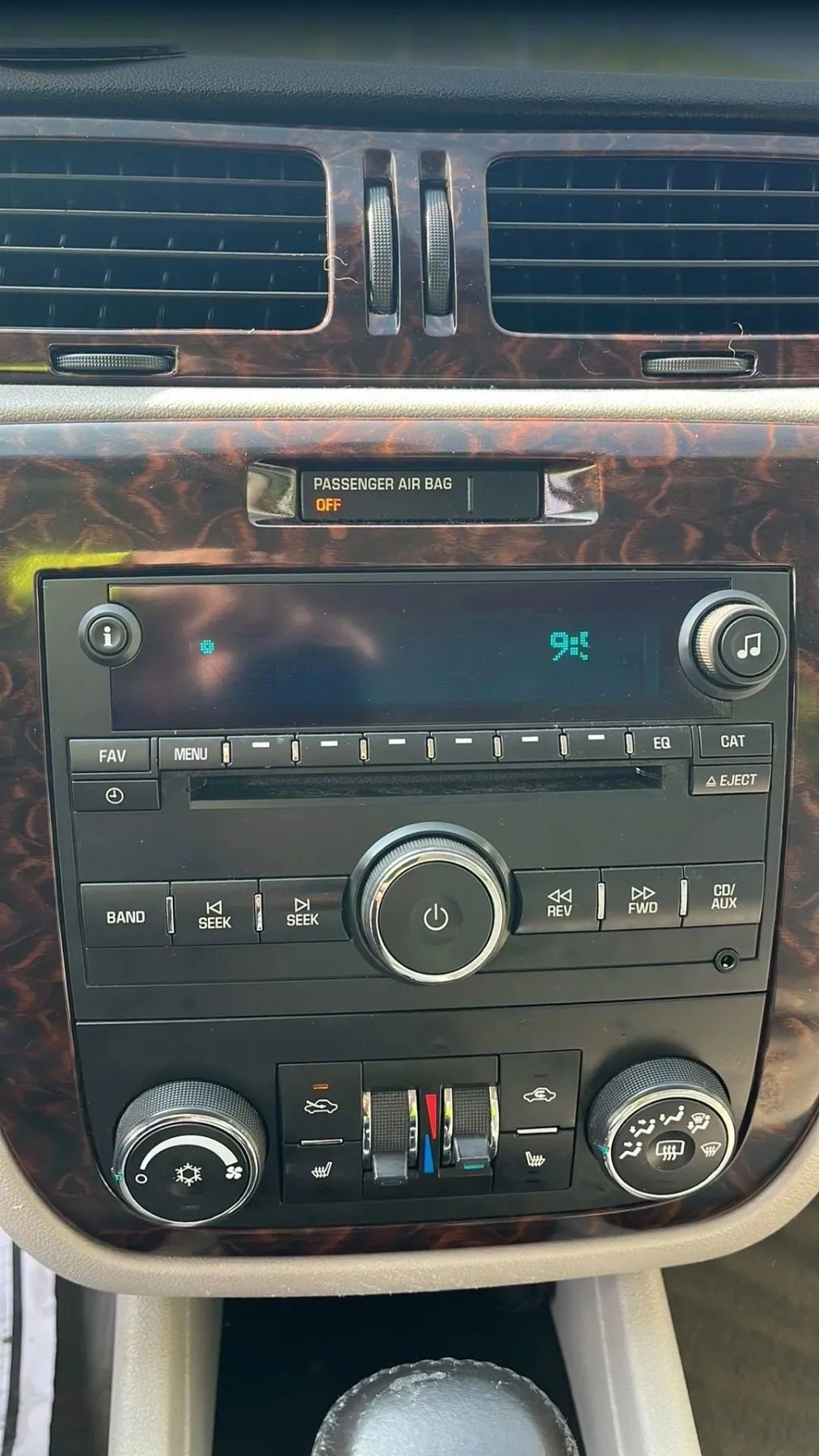 Used 2012 Chevrolet Impala LTZ FWD image 16