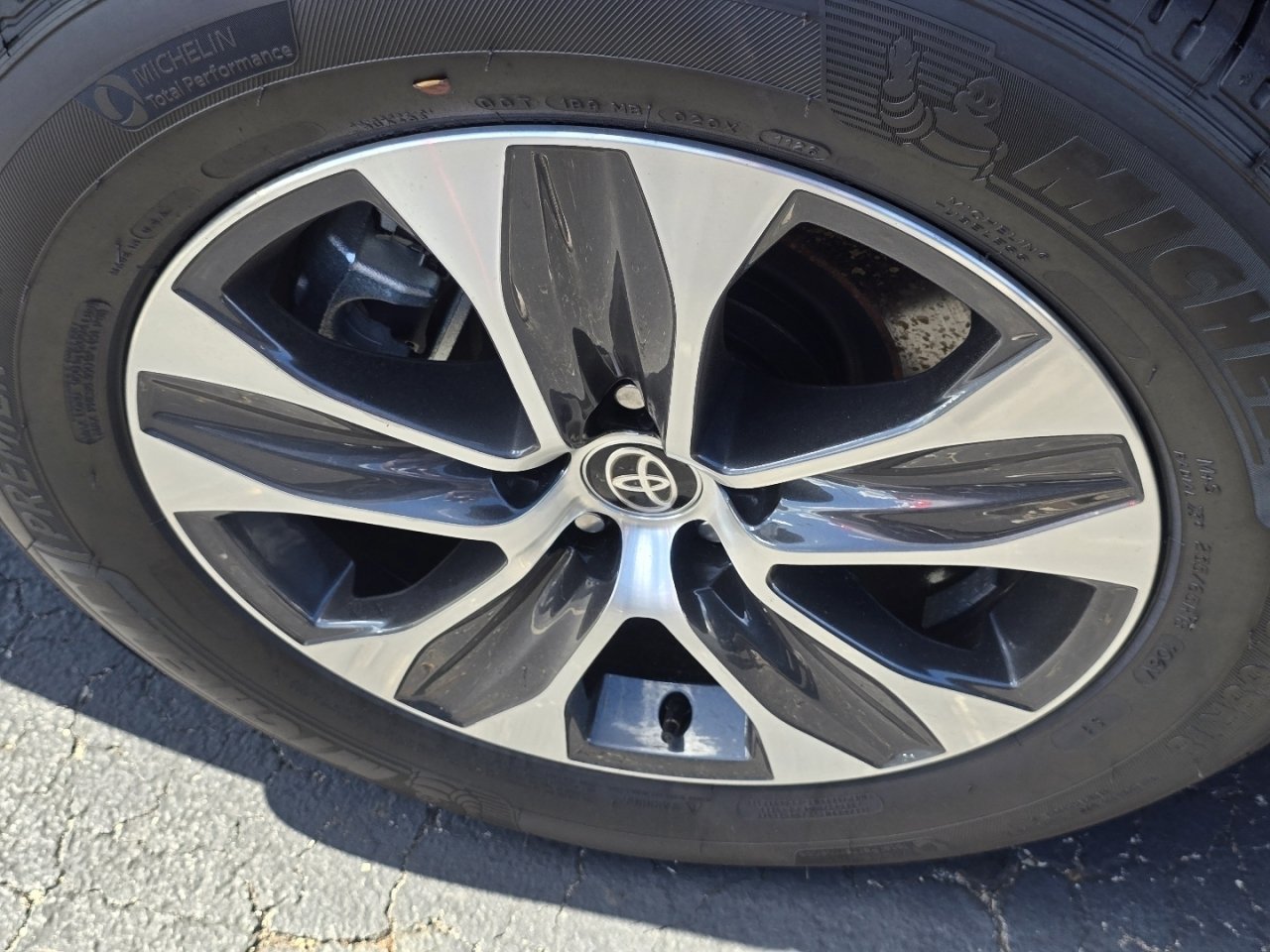 Used 2026 Toyota Highlander XLE AWD/4WD image 10