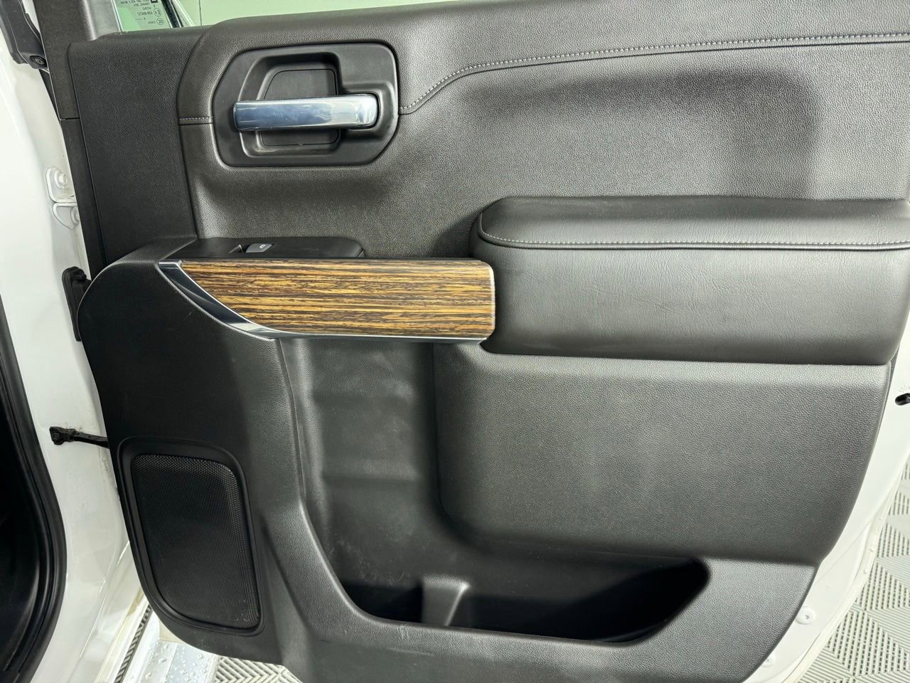 Used 2019 Chevrolet Silverado 1500 High Country image 29