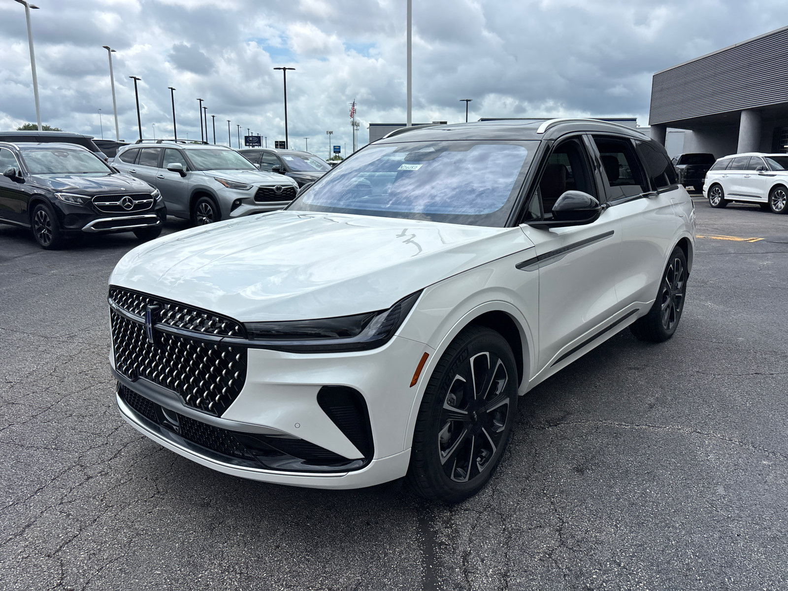New 2026 Lincoln Nautilus Reserve AWD/4WD image 3