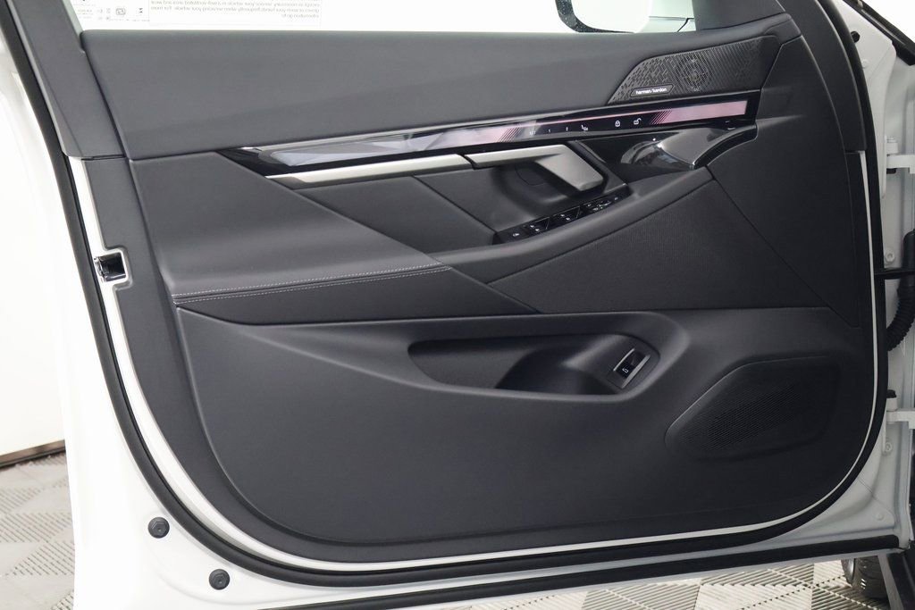 New 2026 BMW i5 eDrive40 w/ Convenience Package image 7