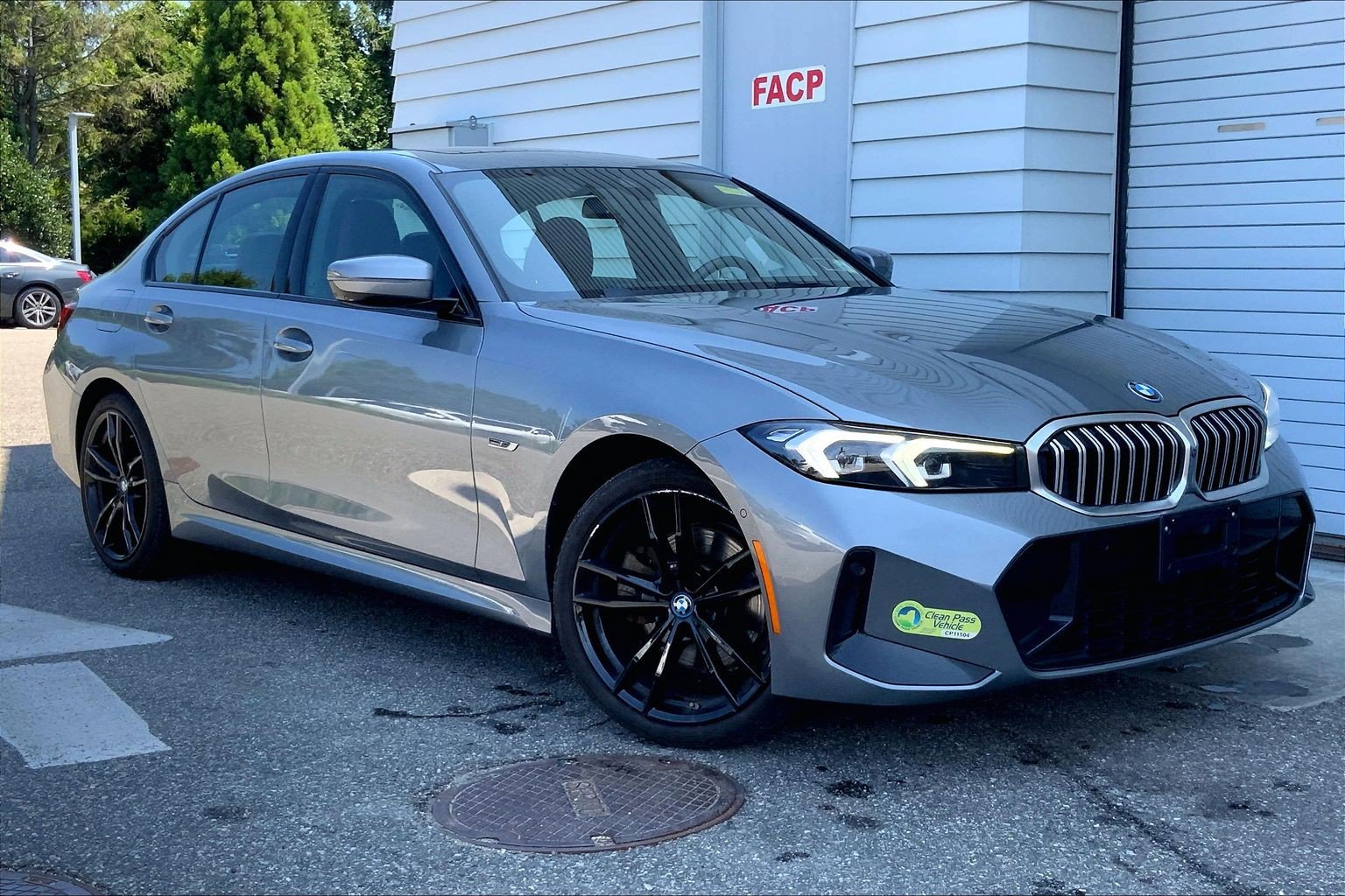 Used 2023 BMW 330e xDrive w/ M Sport Package AWD/4WD image 9