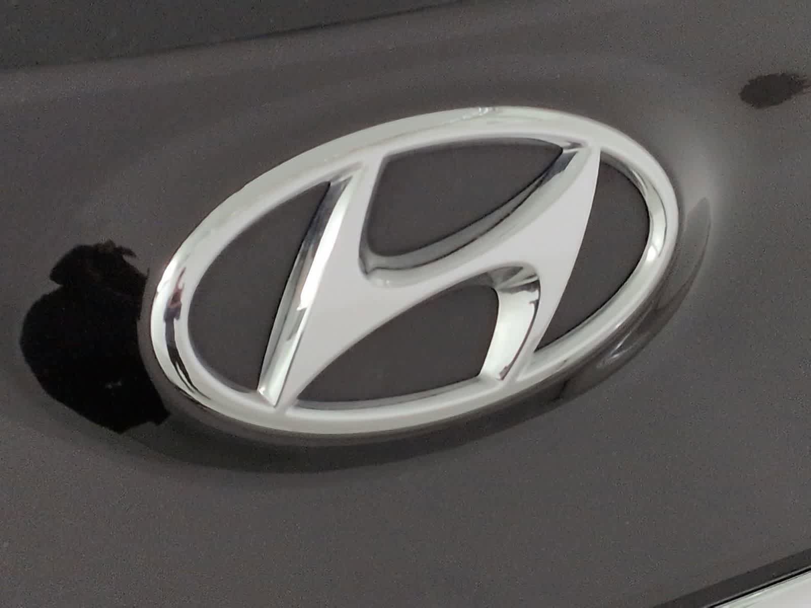 Used 2022 Hyundai Kona Limited w/ Cargo Package image 11