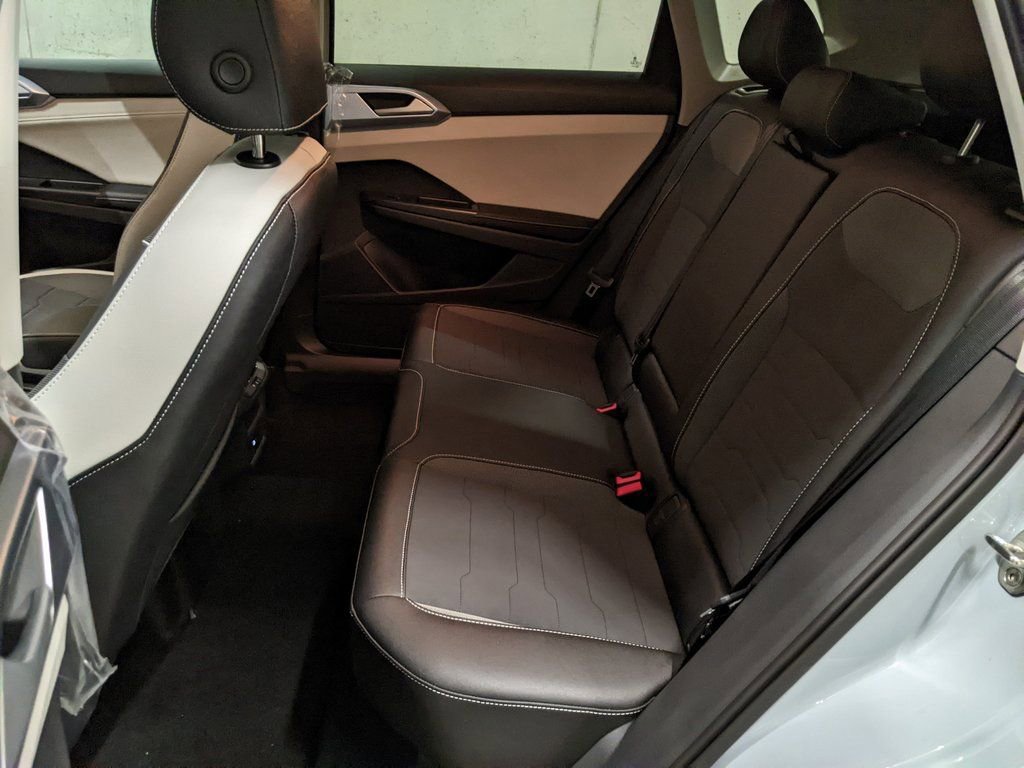 New 2026 Volkswagen Taos SE image 22