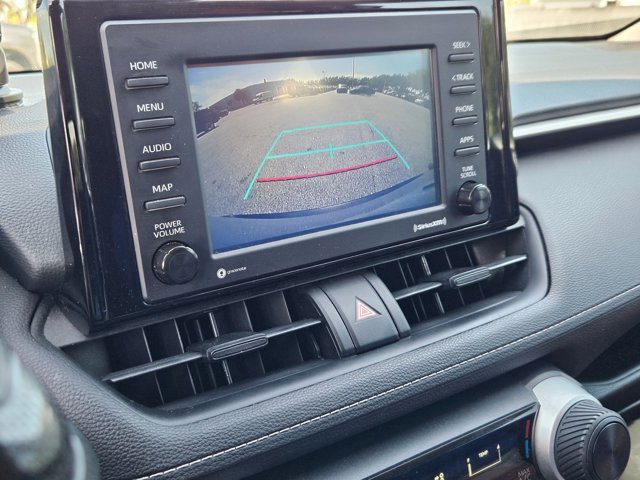 Used 2021 Toyota RAV4 LE FWD image 12