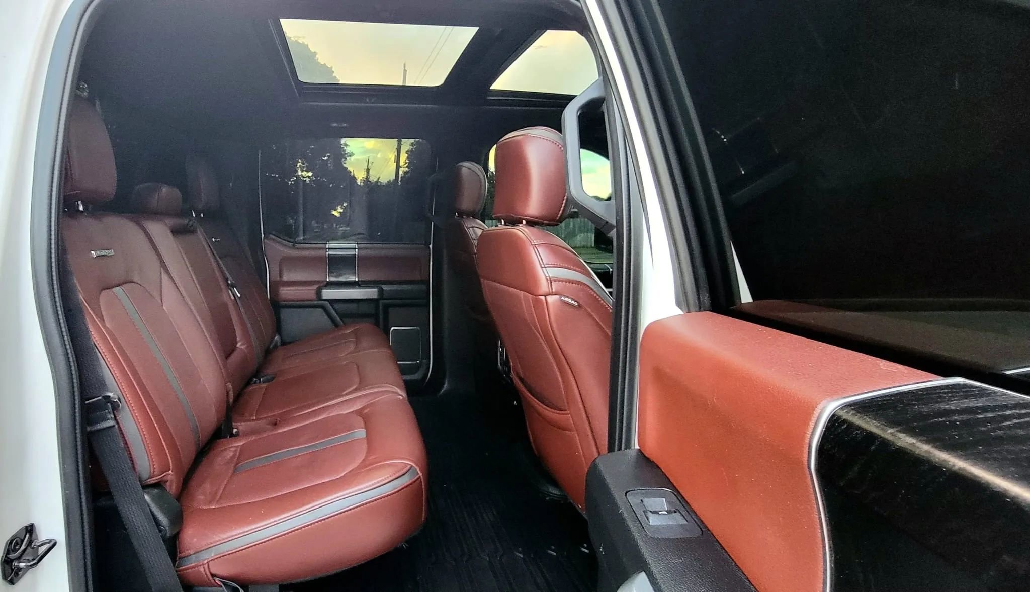 Used 2019 Ford F350 Platinum w/ Platinum Ultimate Package AWD/4WD image 6